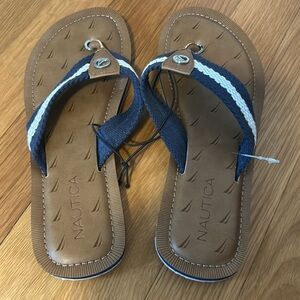 Nautica blue white sandals flip flops 7 NWT